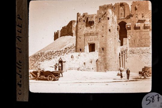 Κλικ και σκαπάνη στα μυστικά της Ανατολής